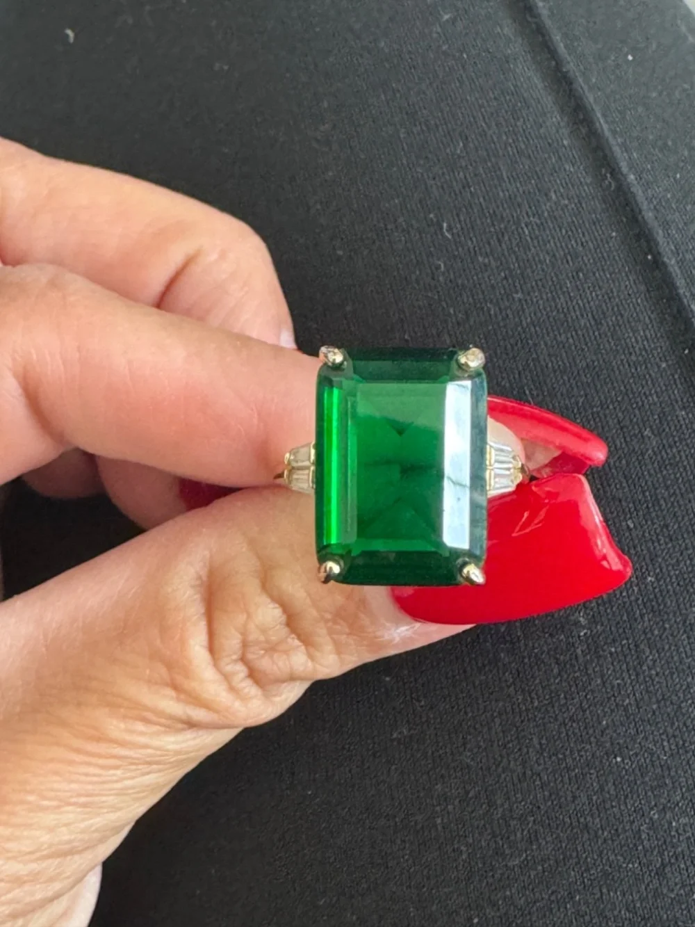 Green Statement Fashion Gold Tone Ring- Size 9